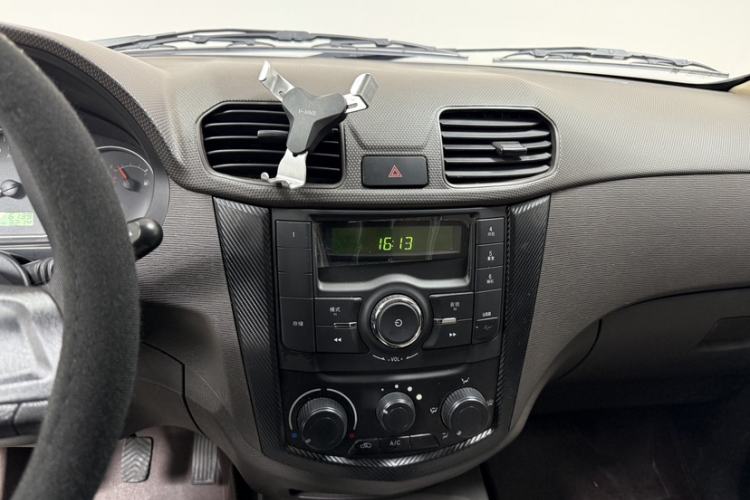 Used Wuling Hongguang 2020 1.2L S Base Model China VI LSI Interior 4