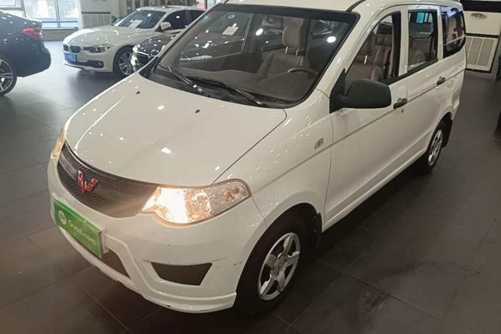 Фото Wuling с площадки