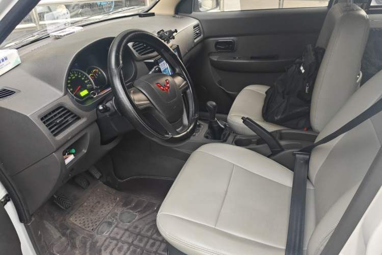 Used Wuling Hongguang 2020 1.2L S Base Model China VI LSI Left Front Seat