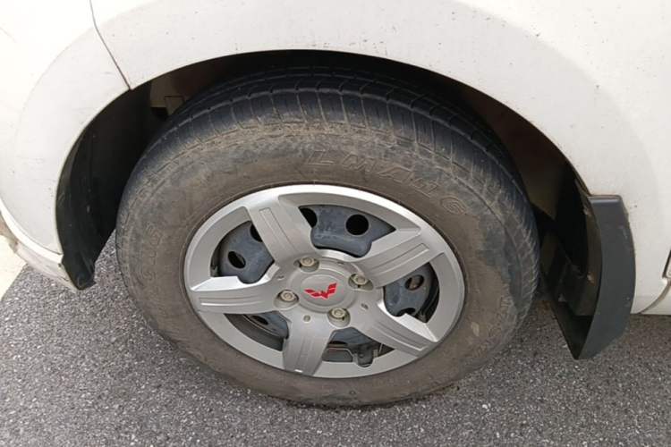 Used Wuling Hongguang 2020 1.2L S Base Model China VI LSI Left Front Wheel Hub