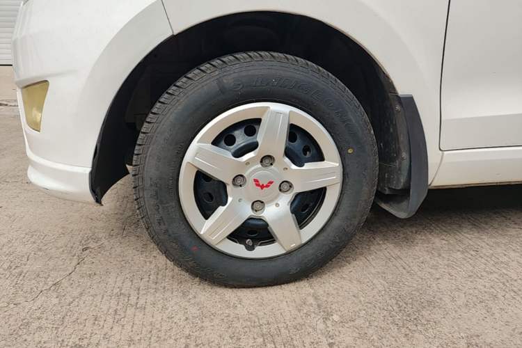 Used Wuling Hongguang 2020 1.2L S Base Model China VI LSI Left Front Wheel Hub