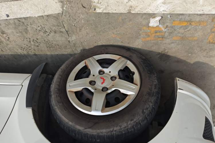 Used Wuling Hongguang 2020 1.2L S Base Model China VI LSI Left Front Wheel Hub