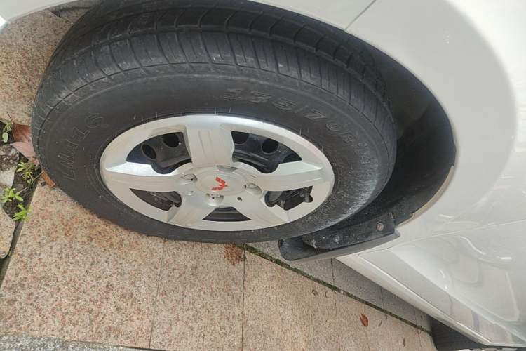 Used Wuling Hongguang 2020 1.2L S Base Model China VI LSI Left Front Wheel Hub