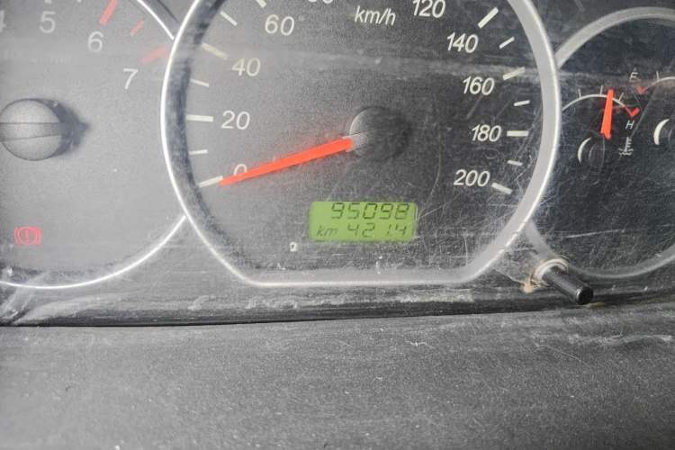 Used Wuling Hongguang 2020 1.2L S Base Model China VI LSI Odometer Close Up