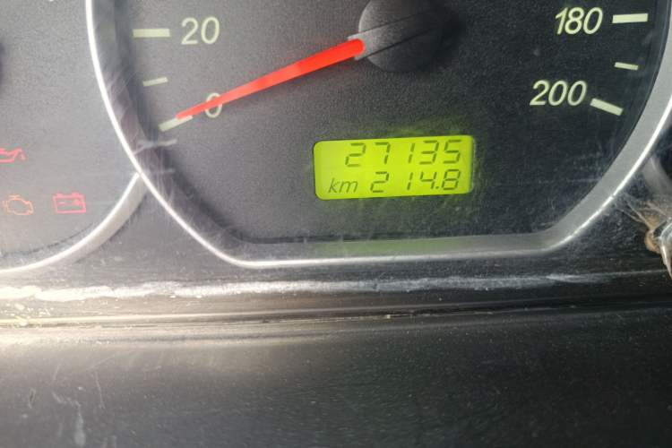 Used Wuling Hongguang 2020 1.2L S Base Model China VI LSI Odometer Close Up