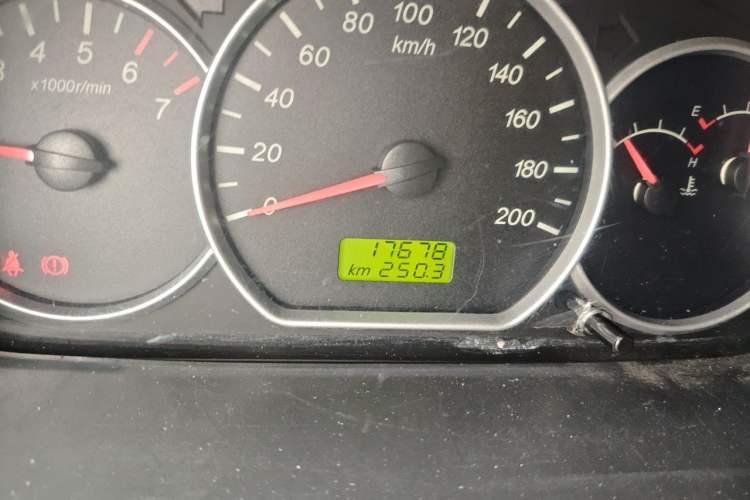 Used Wuling Hongguang 2020 1.2L S Base Model China VI LSI Odometer Close Up