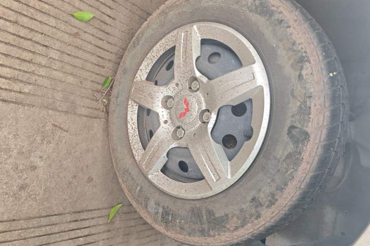 Used Wuling Hongguang 2020 1.2L S Base Model China VI LSI Right Front Wheel Hub