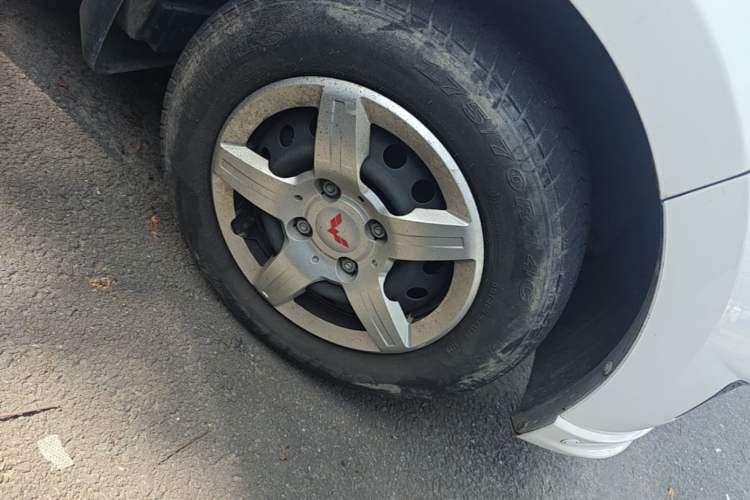 Used Wuling Hongguang 2020 1.2L S Base Model China VI LSI Right Front Wheel Hub