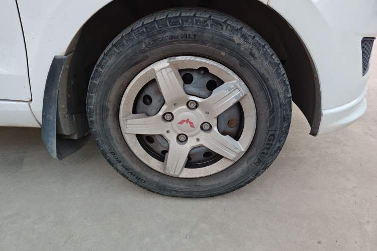 Used Wuling Hongguang 2020 1.2L S Base Model China VI LSI Right Front Wheel Hub