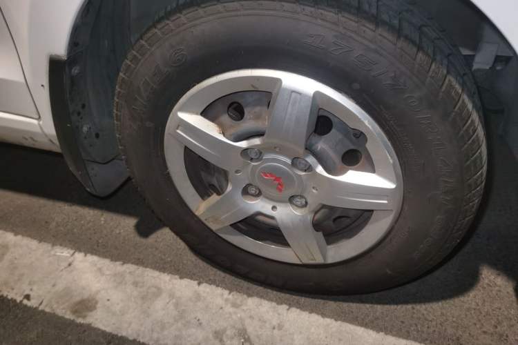 Used Wuling Hongguang 2020 1.2L S Base Model China VI LSI Right Front Wheel Hub