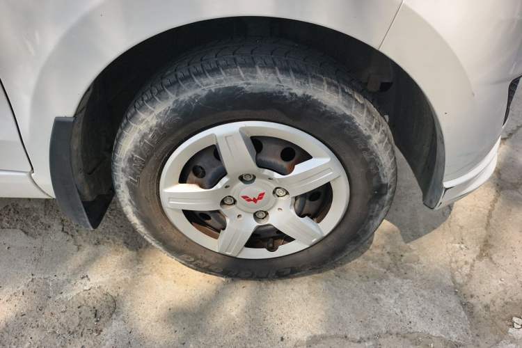 Used Wuling Hongguang 2020 1.2L S Base Model China VI LSI Right Front Wheel Hub