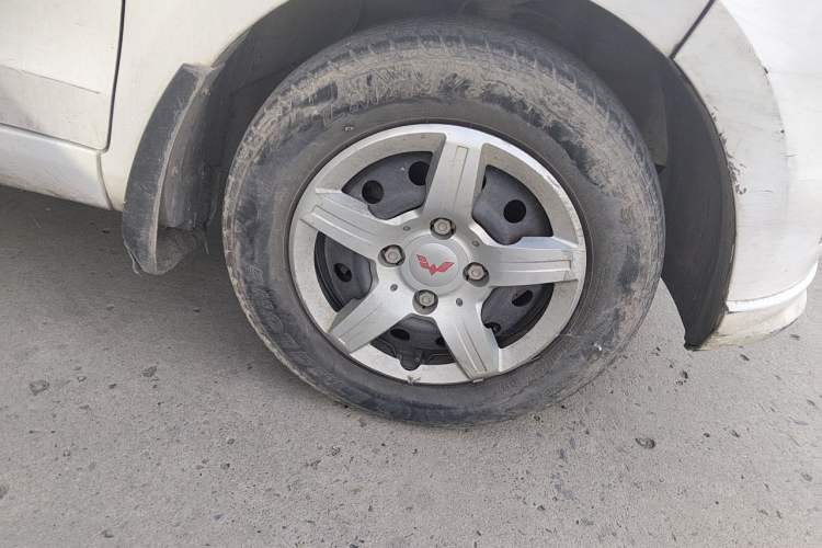 Used Wuling Hongguang 2020 1.2L S Base Model China VI LSI Right Front Wheel Hub