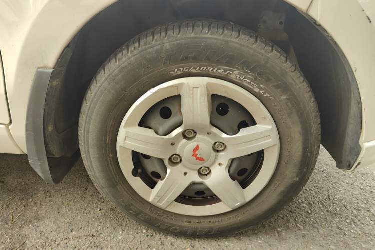 Used Wuling Hongguang 2020 1.2L S Base Model China VI LSI Right Front Wheel Hub