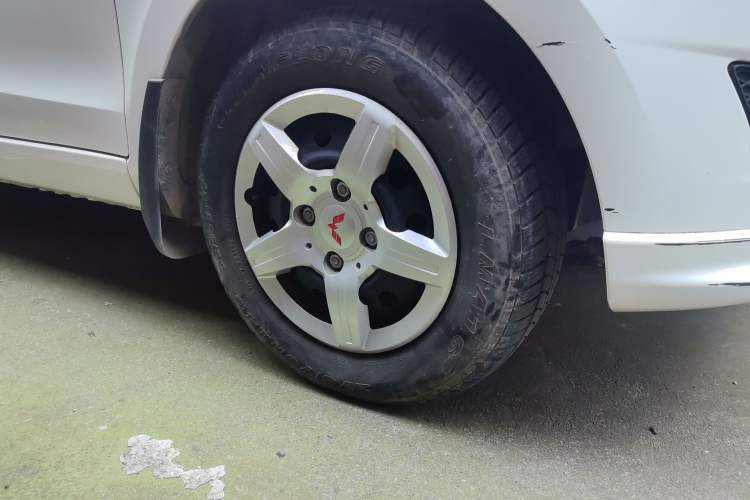 Used Wuling Hongguang 2020 1.2L S Base Model China VI LSI Right Front Wheel Hub