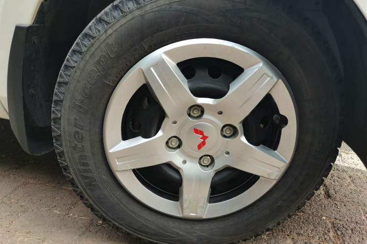 Used Wuling Hongguang 2020 1.2L S Base Model China VI LSI Right Front Wheel Hub