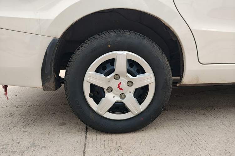 Used Wuling Hongguang 2020 1.2L S Base Model China VI LSI Right Rear Wheel Hub