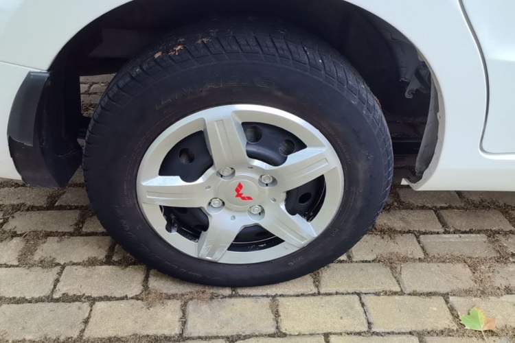 Used Wuling Hongguang 2020 1.2L S Base Model China VI LSI Right Rear Wheel Hub