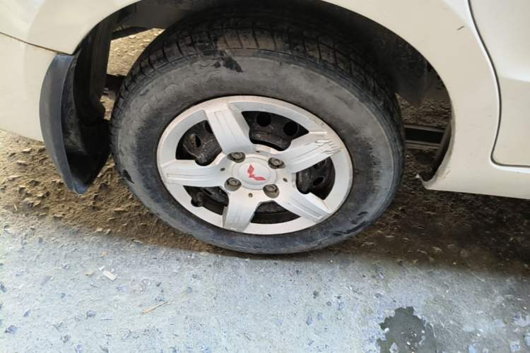 Used Wuling Hongguang 2020 1.2L S Base Model China VI LSI Right Rear Wheel Hub