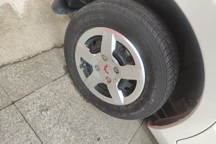 Used Wuling Hongguang 2020 1.2L S Base Model China VI LSI Right Rear Wheel Hub