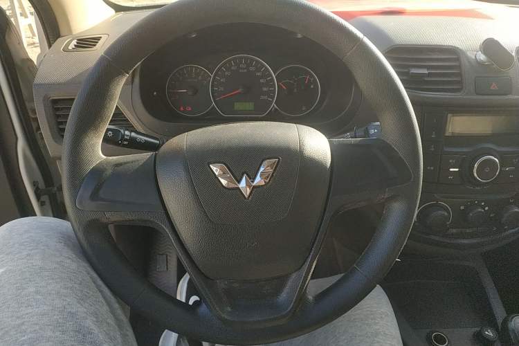 Used Wuling Hongguang 2020 1.2L S Base Model China VI LSI Steering Wheel