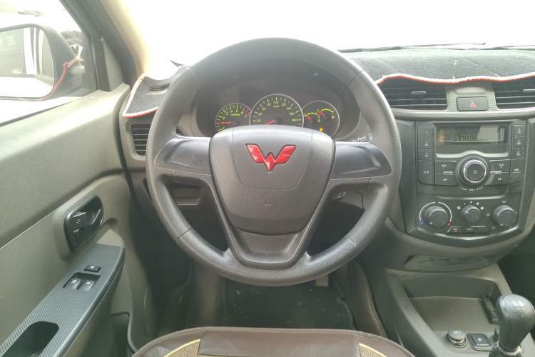 Used Wuling Hongguang 2020 1.2L S Base Model China VI LSI Steering Wheel