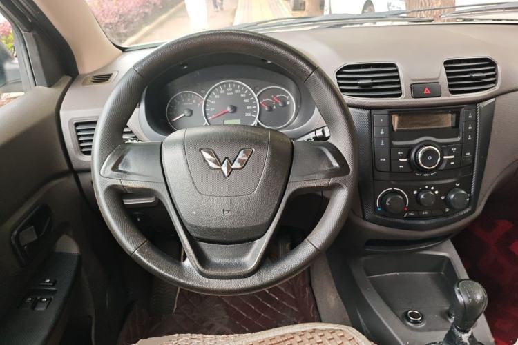 Used Wuling Hongguang 2020 1.2L S Base Model China VI LSI Steering Wheel