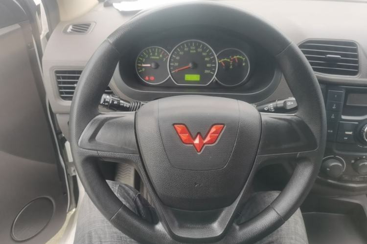 Used Wuling Hongguang 2020 1.2L S Base Model China VI LSI Steering Wheel