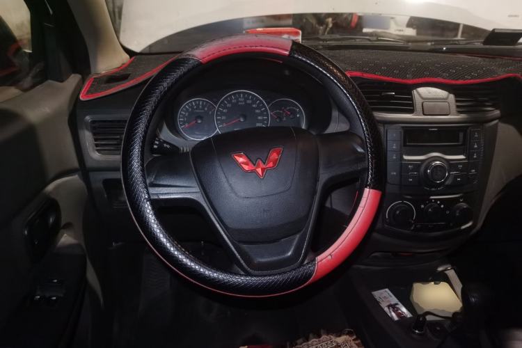 Used Wuling Hongguang 2020 1.2L S Base Model China VI LSI Steering Wheel