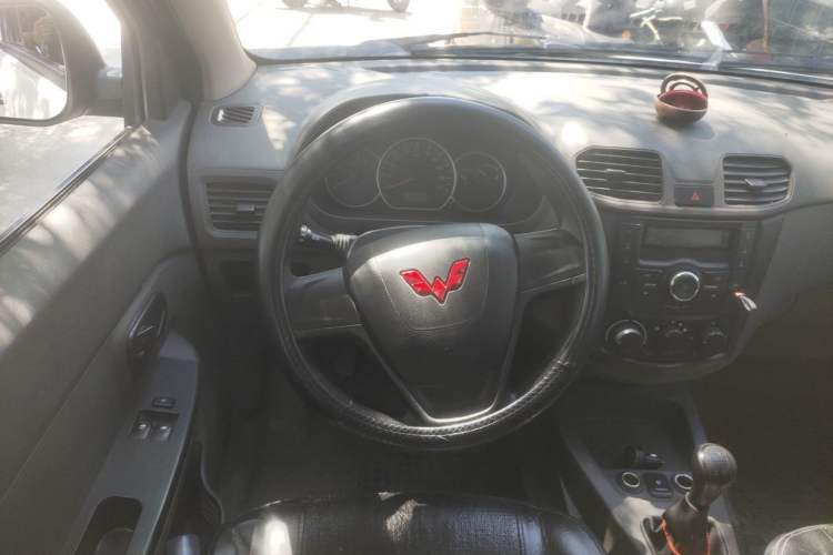 Used Wuling Hongguang 2020 1.2L S Base Model China VI LSI Steering Wheel
