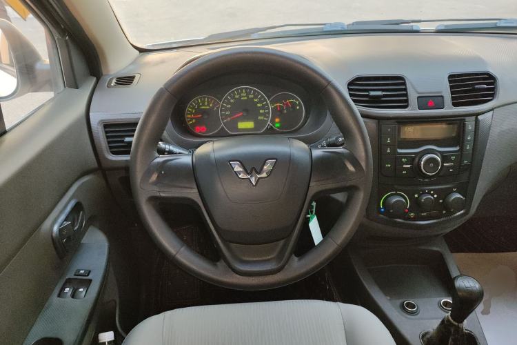 Used Wuling Hongguang 2020 1.2L S Base Model China VI LSI Steering Wheel