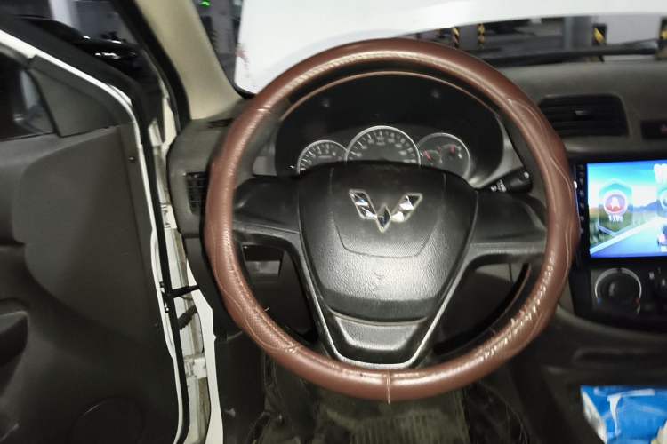 Used Wuling Hongguang 2020 1.2L S Base Model China VI LSI Steering Wheel
