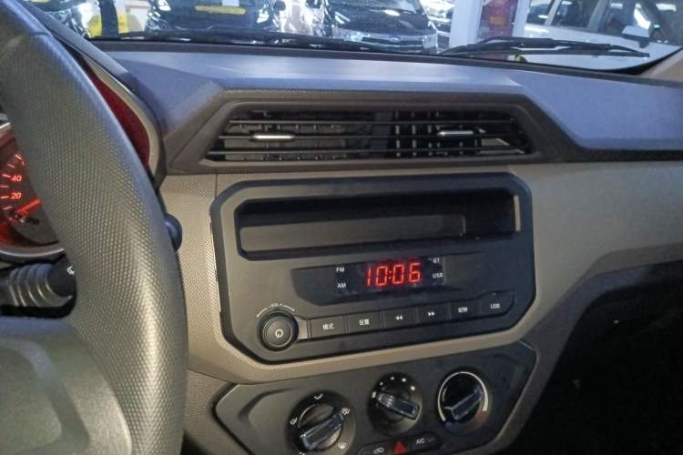 Used Wuling Hongguang 2021 1.5L Revised S Standard Version Hydraulic-Power-Assisted LAR Audio And AC Panel