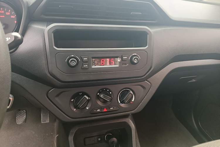 Used Wuling Hongguang 2021 1.5L S Base Version LAR Audio And AC Panel