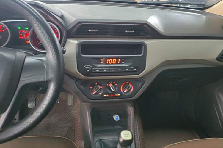 Used Wuling Hongguang 2021 1.5L Revised S Standard Version Hydraulic-Power-Assisted LAR Audio And AC Panel