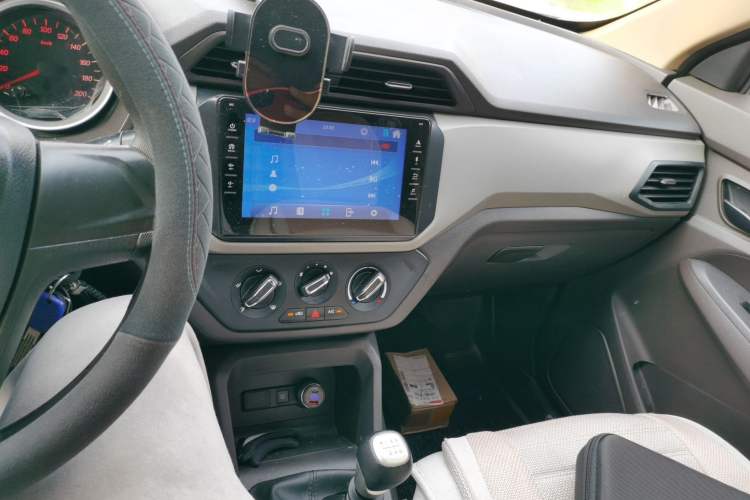 Used Wuling Hongguang 2021 1.5L Revised S Standard Version Hydraulic-Power-Assisted LAR Audio And AC Panel