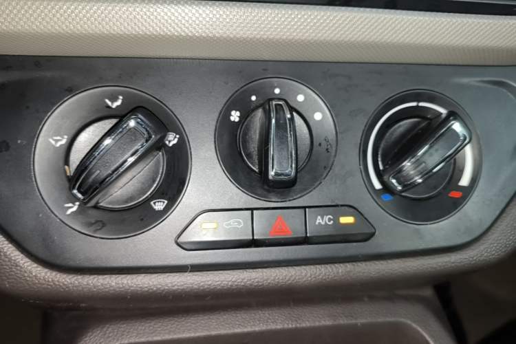 Used Wuling Hongguang 2021 1.5L Revised S Standard Version Hydraulic-Power-Assisted LAR Audio And AC Panel