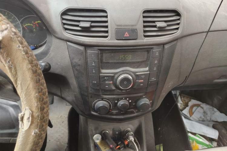 Used Wuling Hongguang 2021 1.5L Revised S Standard Version Hydraulic-Power-Assisted LAR Audio And AC Panel