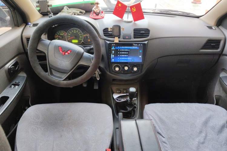 Used Wuling Hongguang 2021 1.5L Revised S Base Version Hydraulic Power Steering LAR Center Console