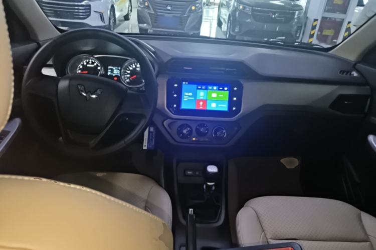 Used Wuling Hongguang 2021 1.5L S Comfort Edition LAR Center Console