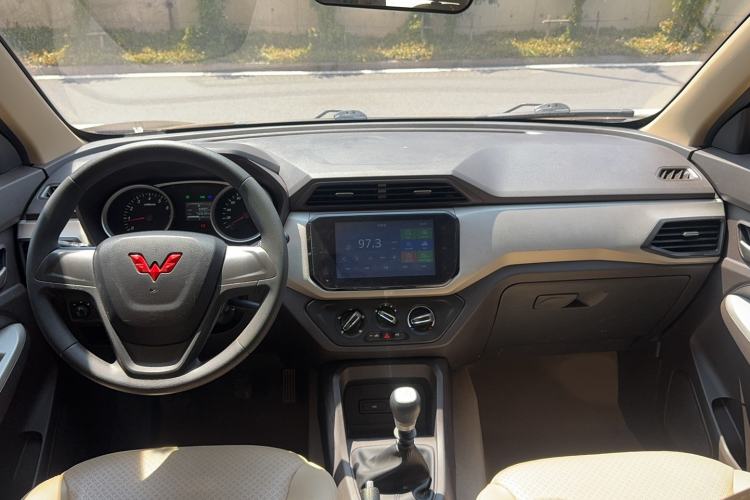 Used Wuling Hongguang 2021 1.5L Facelifted S Comfort Version with Electric Power Steering LAR Center Console