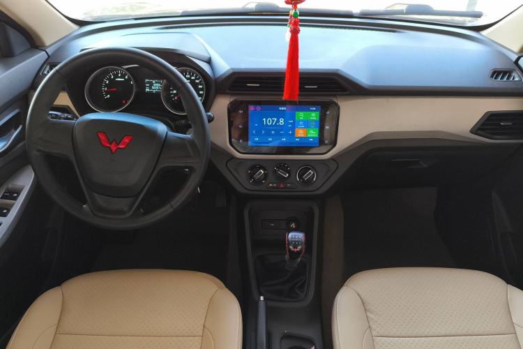 Used Wuling Hongguang 2021 1.5L S Comfort Edition LAR Center Console