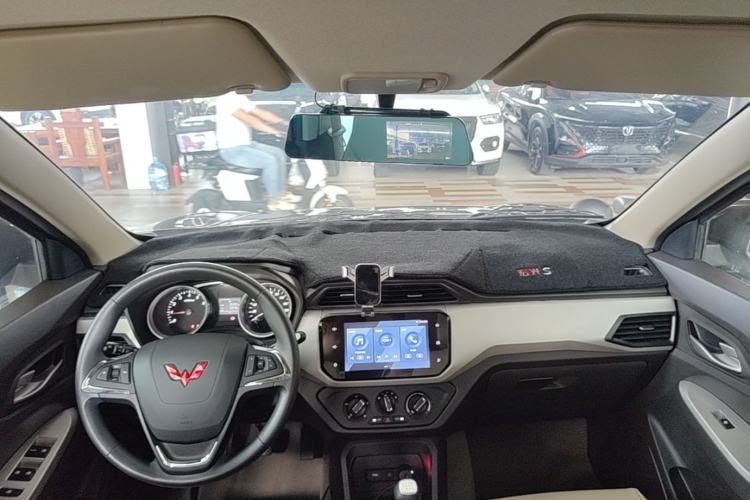 Used Wuling Hongguang 2021 1.5L Facelifted S Comfort Version with Electric Power Steering LAR Center Console