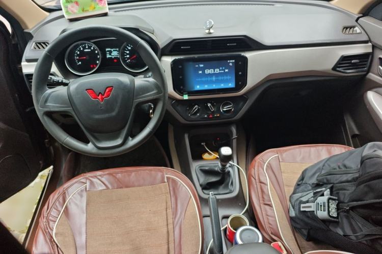 Used Wuling Hongguang 2021 1.5L Facelifted S Comfort Version with Electric Power Steering LAR Center Console