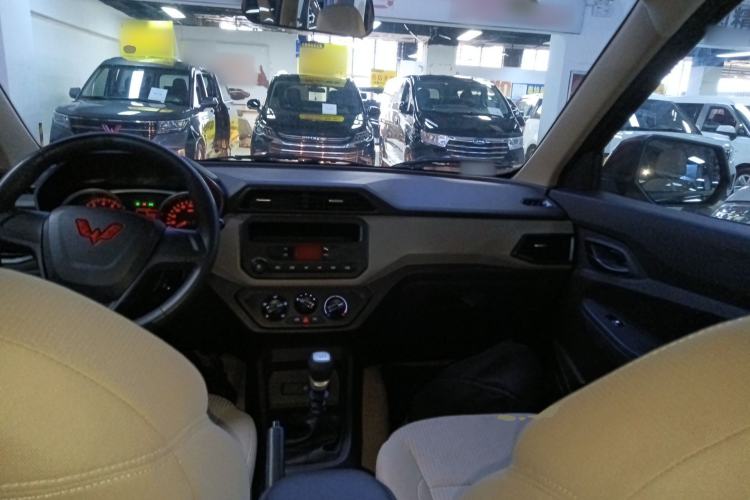 Used Wuling Hongguang 2021 1.5L Revised S Standard Version Hydraulic-Power-Assisted LAR Center Console