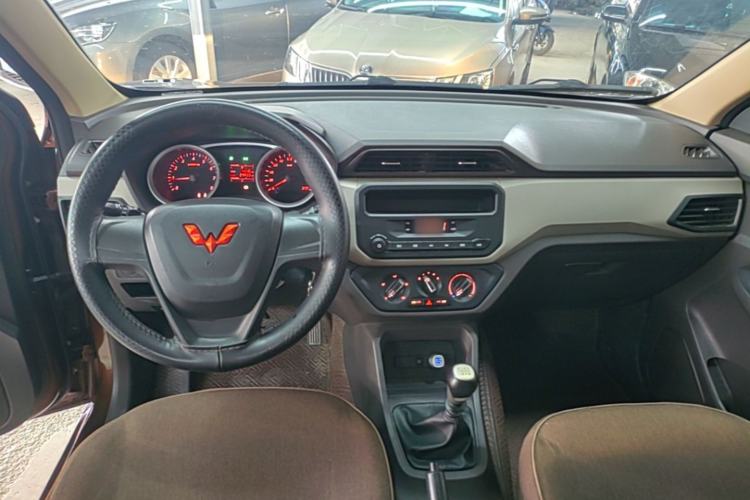 Used Wuling Hongguang 2021 1.5L Revised S Standard Version Hydraulic-Power-Assisted LAR Center Console