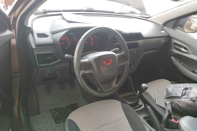 Used Wuling Hongguang 2021 1.5L S Base Version LAR Center Console