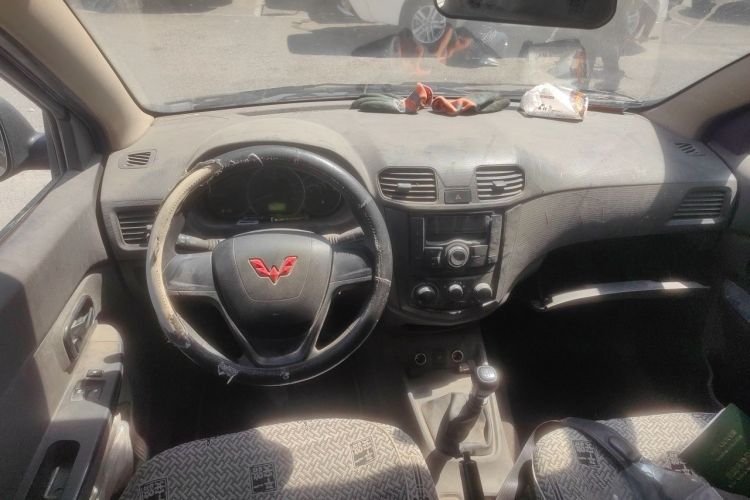Used Wuling Hongguang 2021 1.5L S Base Version LAR Center Console