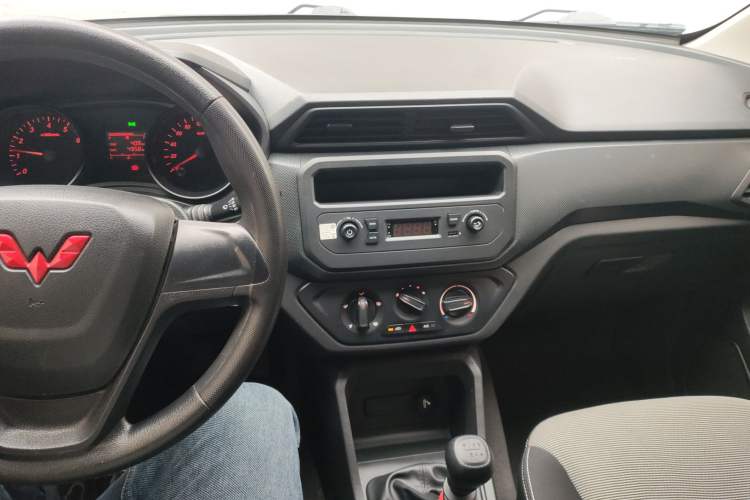 Used Wuling Hongguang 2021 1.5L S Base Version LAR Center Console