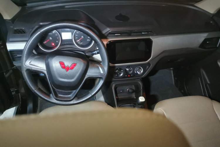 Used Wuling Hongguang 2021 1.5L Facelifted S Comfort Version with Electric Power Steering LAR Center Console