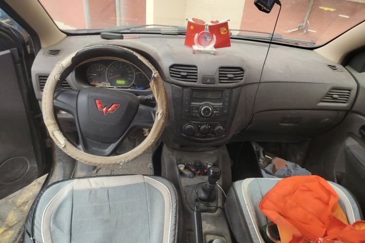 Used Wuling Hongguang 2021 1.5L Revised S Standard Version Hydraulic-Power-Assisted LAR Center Console